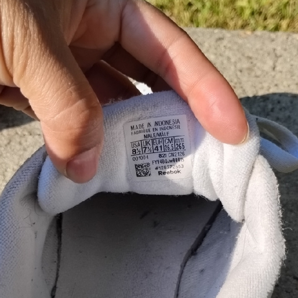 Reebok White Sneakers with Red Detail - Picture 7 of 9